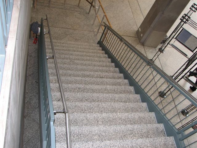 Treppenhaus der Agentur für Arbeit rutschhemmend beschichtet