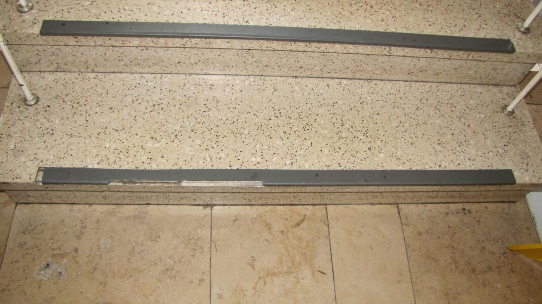 Treppe im CVJM-Haus rutschhemmend nachgerüstet