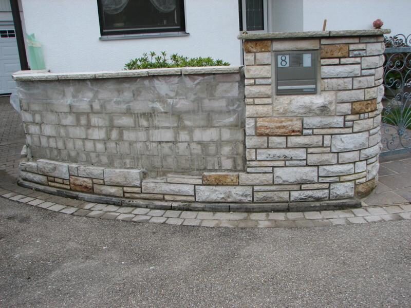 Bossenmauer verlängert und instand gesetzt
