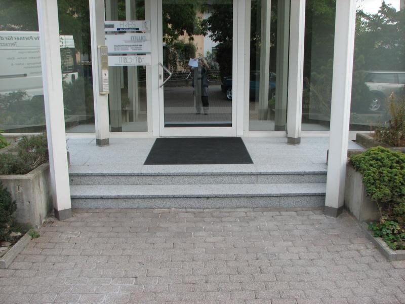 Eingangspodest von Grund auf neu aufgebaut