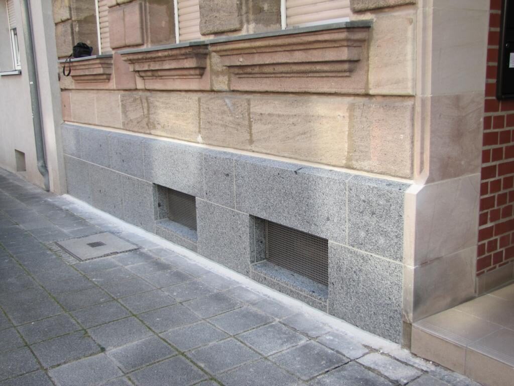 Sockelbekleidung aus deutschem Granit