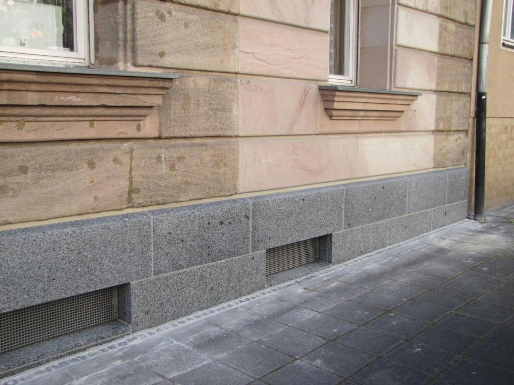 Sockelbekleidung aus deutschem Granit