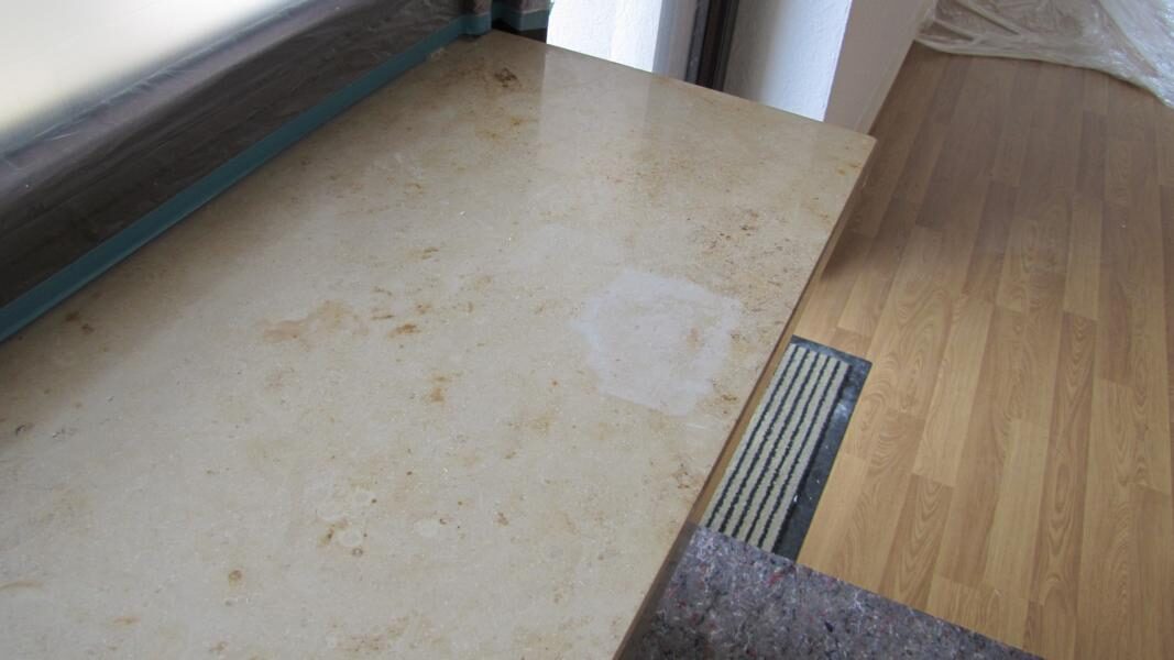Fensterbänke aus Kalkstein restauriert