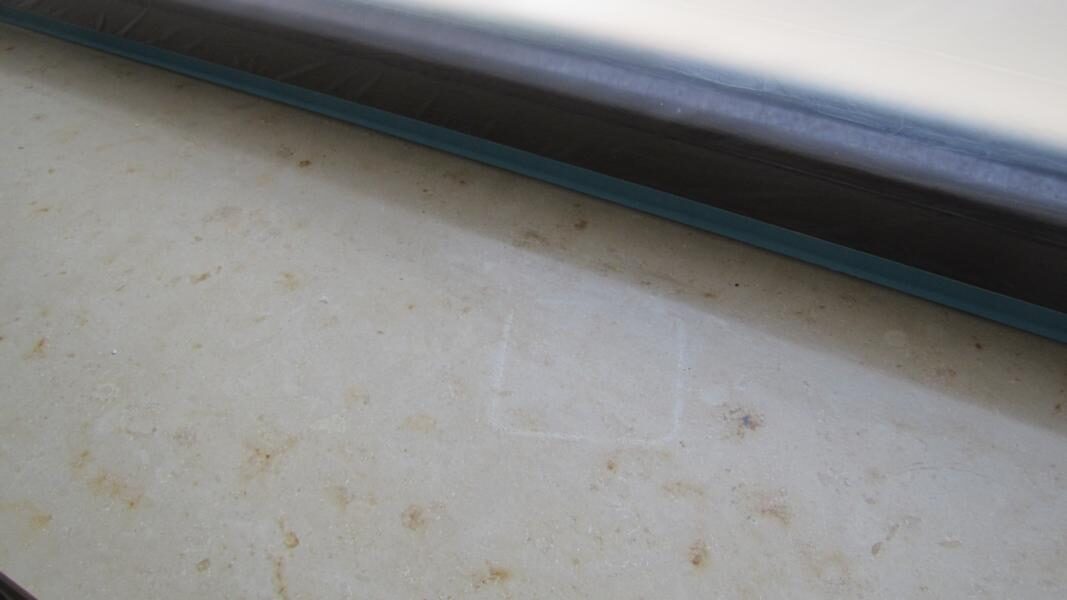 Fensterbänke aus Kalkstein restauriert