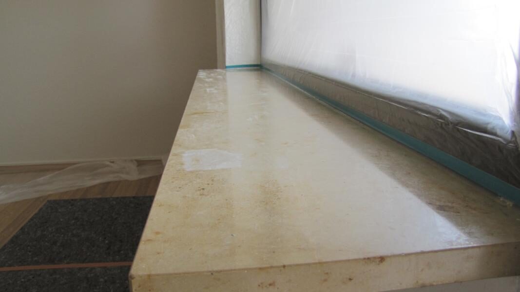 Fensterbänke aus Kalkstein restauriert