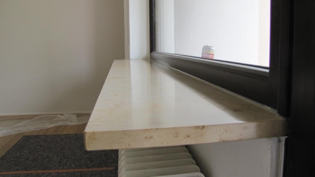 Fensterbänke aus Kalkstein restauriert