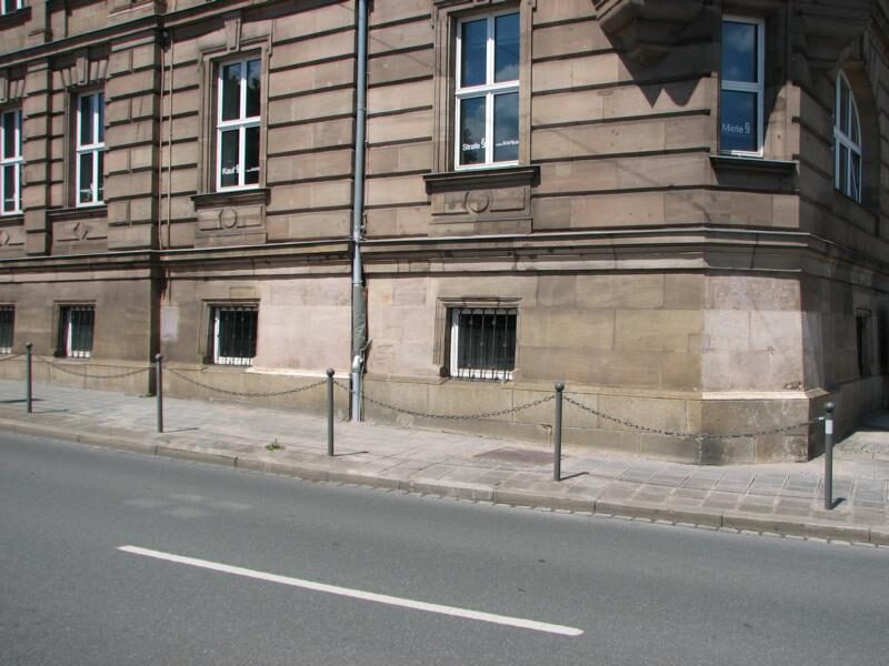 Besprühte Hausecke in der Innenstadt gereinigt