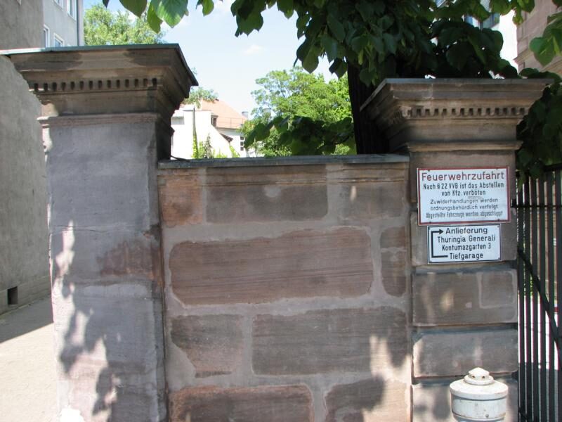 Besprühte Hausecke in der Innenstadt gereinigt