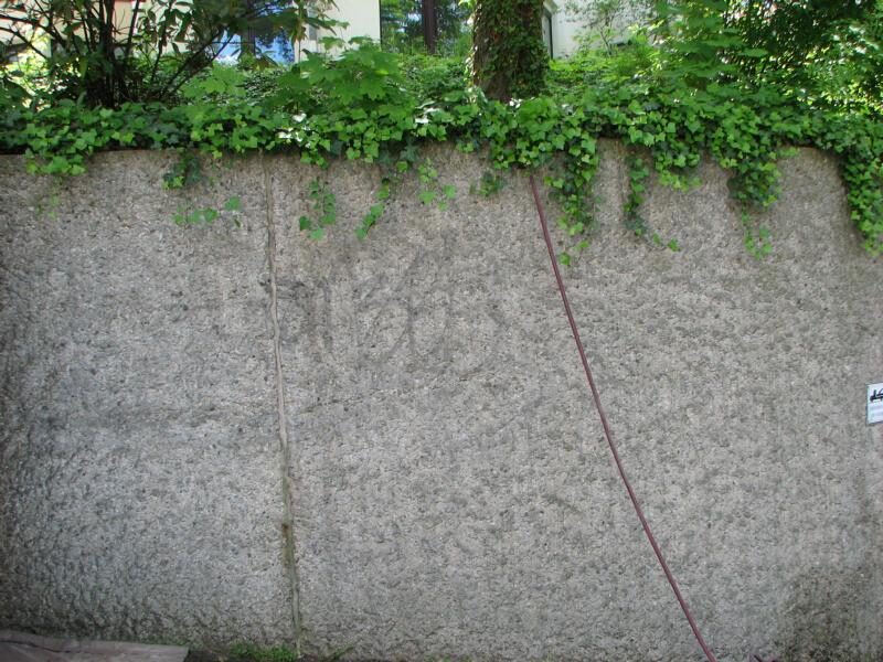 Besprühte Hausecke in der Innenstadt gereinigt