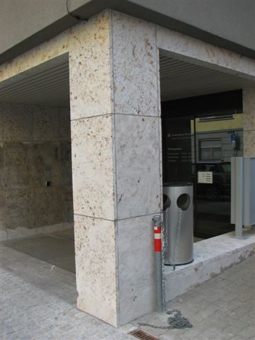 Graffiti von einer Fassade in Würzburg abgenommen