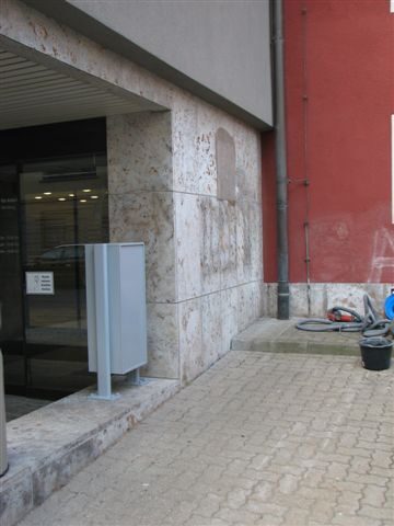 Graffiti von einer Fassade in Würzburg abgenommen