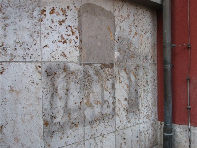 Graffiti von einer Fassade in Würzburg abgenommen