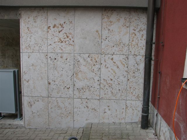 Graffiti von einer Fassade in Würzburg abgenommen