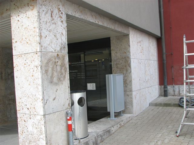 Graffiti von einer Fassade in Würzburg abgenommen