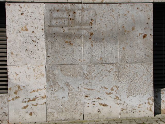 Graffiti von einer Fassade in Würzburg abgenommen