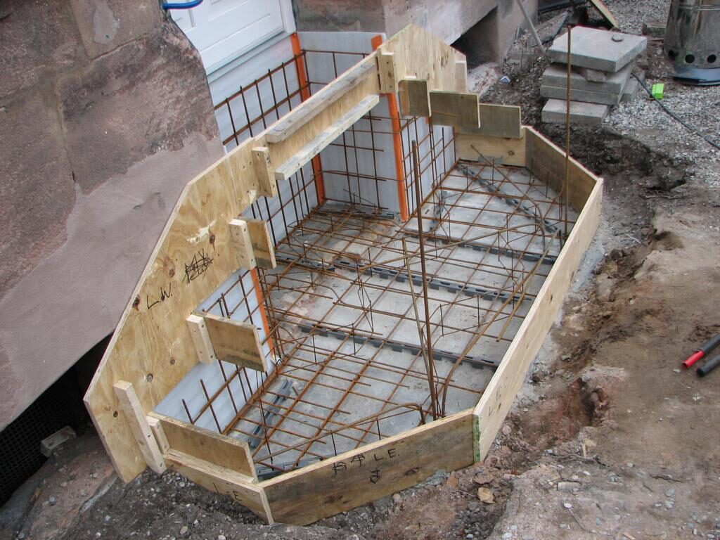 Freitreppe am Haupteingang neu aufgebaut