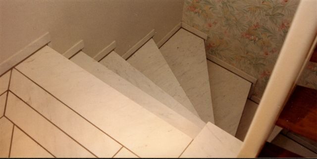 Innenböden aus Marmor im Diagonalverband