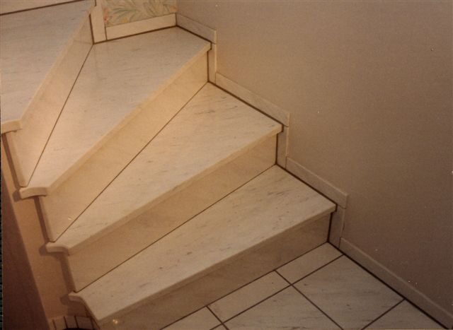 Innenböden aus Marmor im Diagonalverband