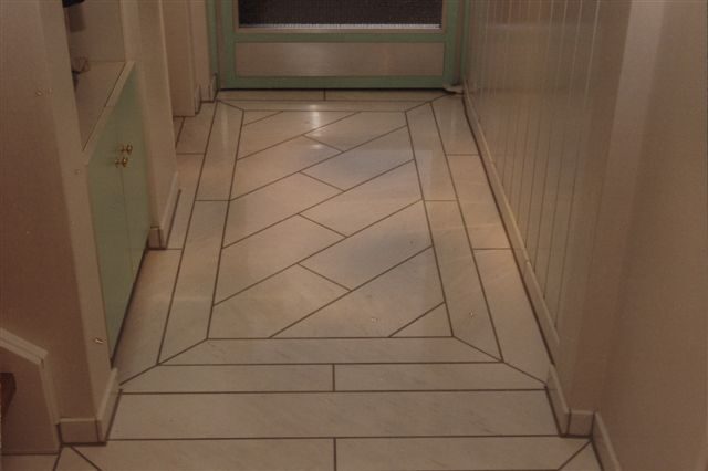 Innenböden aus Marmor im Diagonalverband