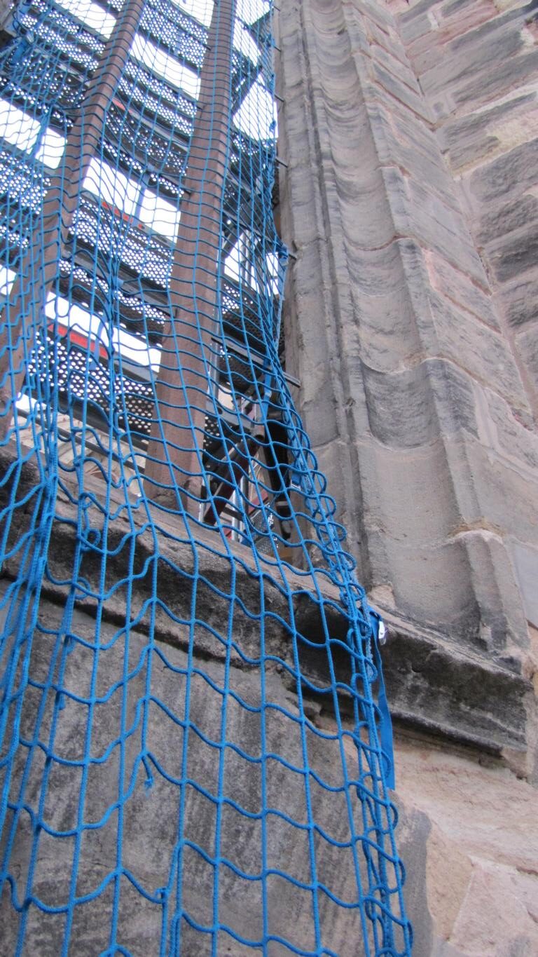 Katharinenruine: Maßwerkfenster gesichert