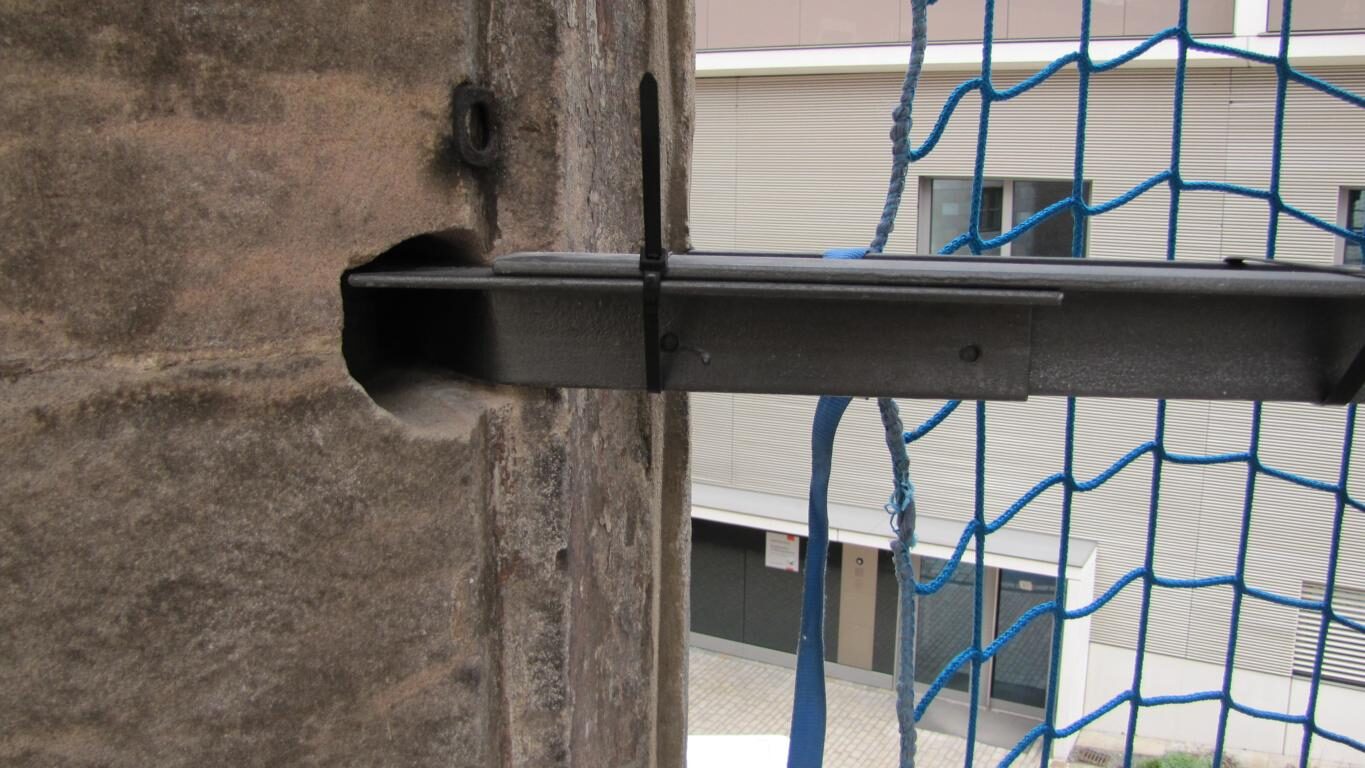 Katharinenruine: Maßwerkfenster gesichert