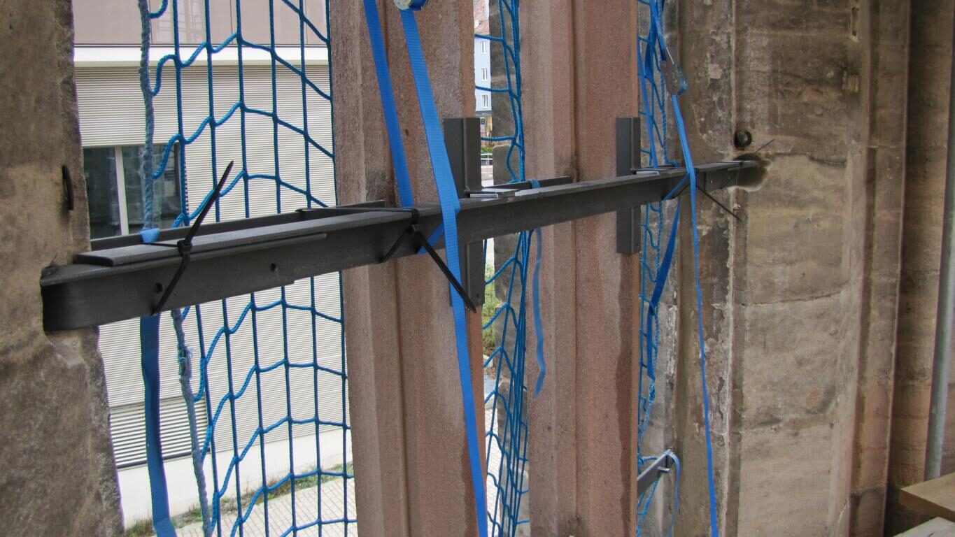 Katharinenruine: Maßwerkfenster gesichert