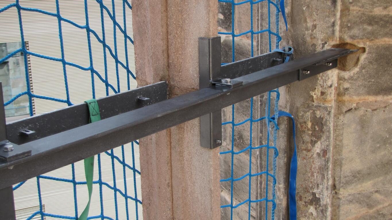 Katharinenruine: Maßwerkfenster gesichert