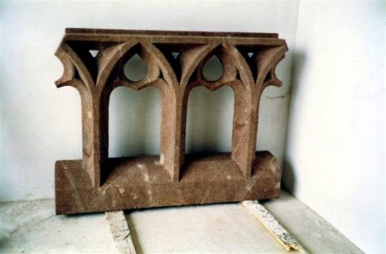 Maßwerk aus Sandstein, nach dem Bestand nachgearbeitet