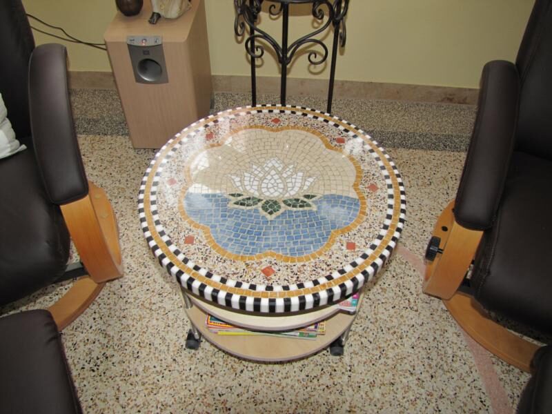 Mosaiktisch, von Hand gesetzt