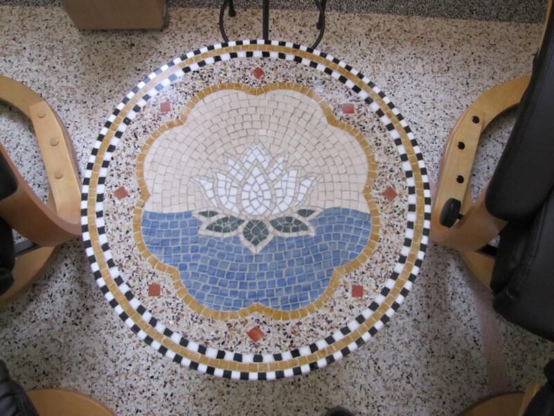 Mosaiktisch, von Hand gesetzt