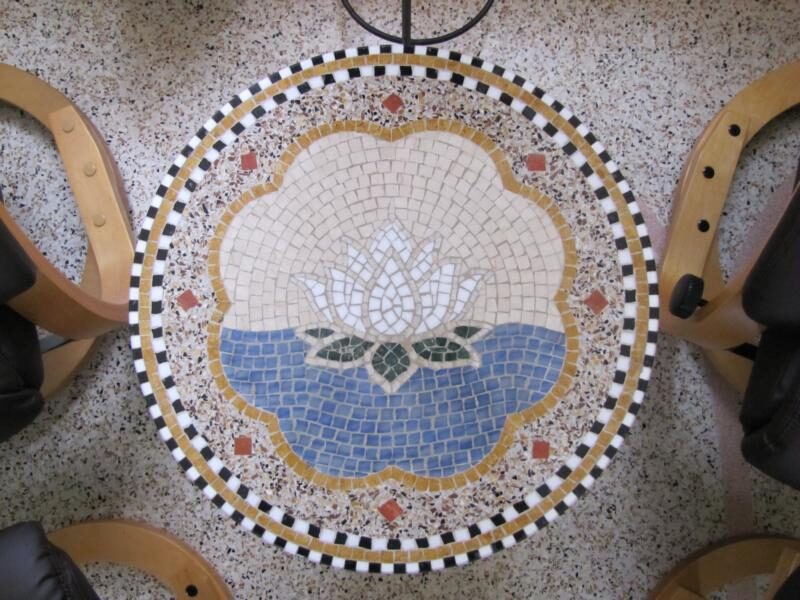 Mosaiktisch, von Hand gesetzt