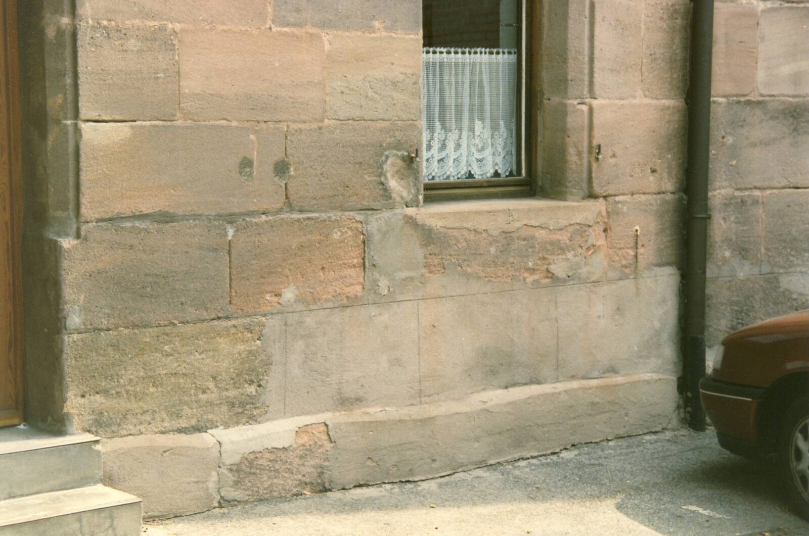Hausfassade aus Sandstein instand gesetzt