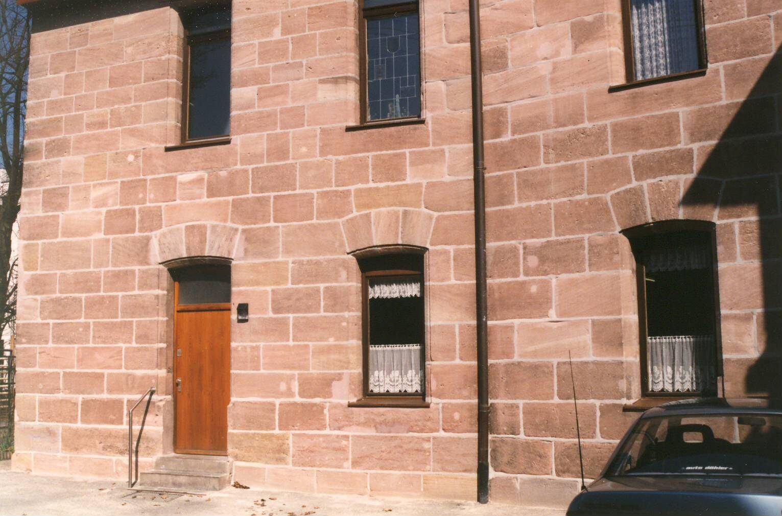 Hausfassade aus Sandstein instand gesetzt