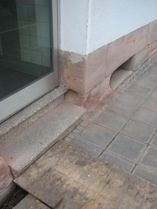 Sockelband an einem Wohnhaus erneuert