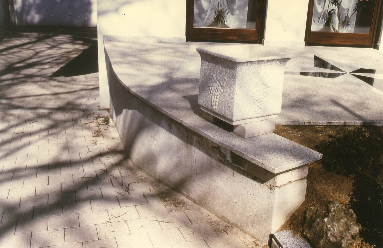 Terrasse aus Natursteinplatten