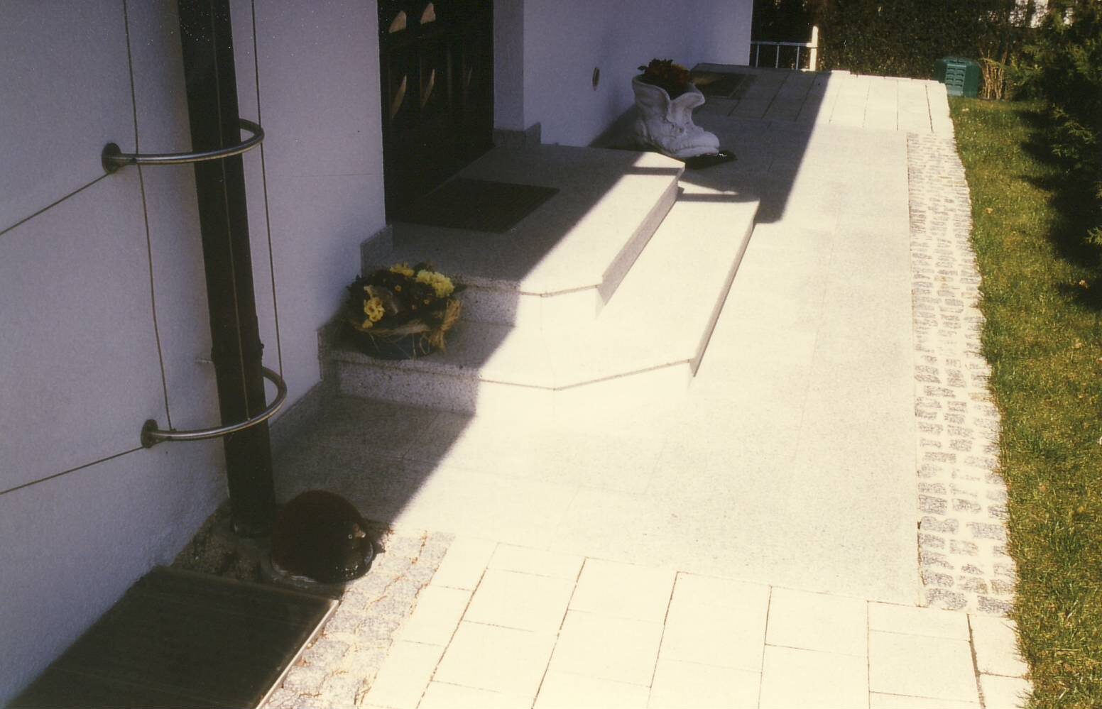 Terrasse aus Natursteinplatten