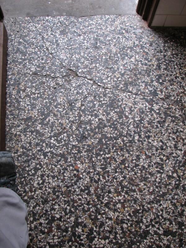 Terrazzoboden mit Fehlstellen instand gesetzt