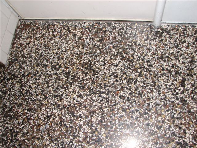 Terrazzoboden mit Fehlstellen instand gesetzt