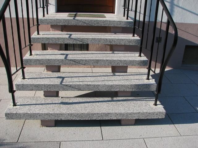 Eingangsbereich aus Terrazzo repariert