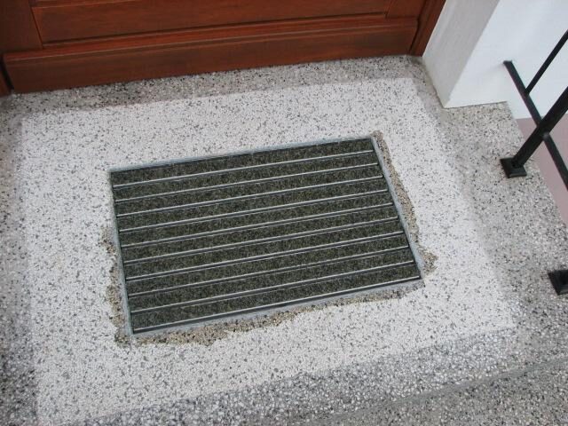 Eingangsbereich aus Terrazzo repariert