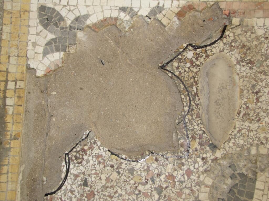Hauseingang in Fürth: Terrazzo mit Mosaikbordüre