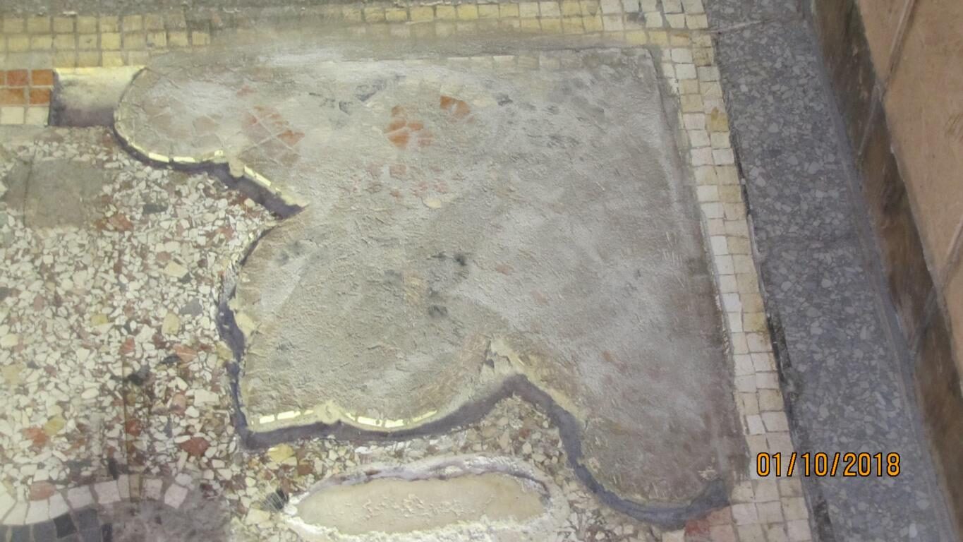 Hauseingang in Fürth: Terrazzo mit Mosaikbordüre