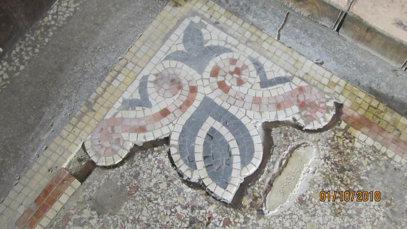 Hauseingang in Fürth: Terrazzo mit Mosaikbordüre