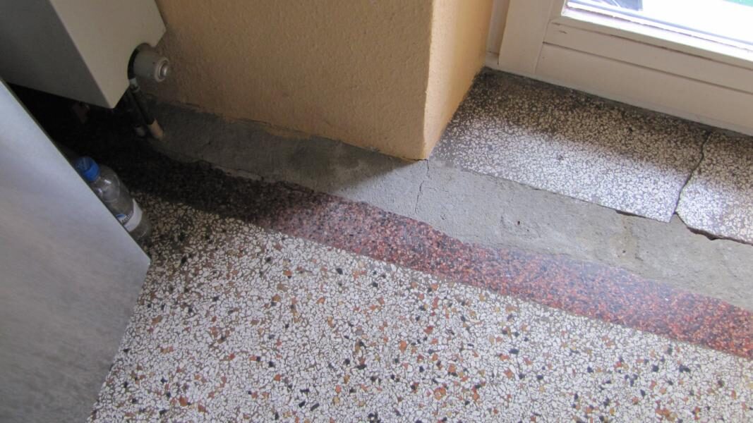 Küchenboden aus Terrazzo aufgearbeitet