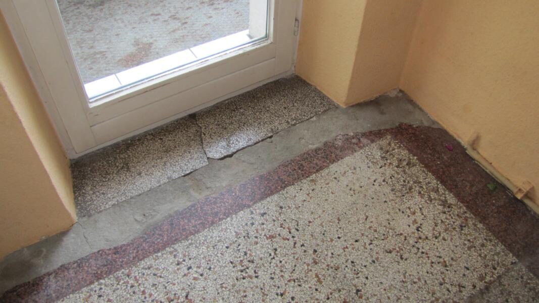 Küchenboden aus Terrazzo aufgearbeitet