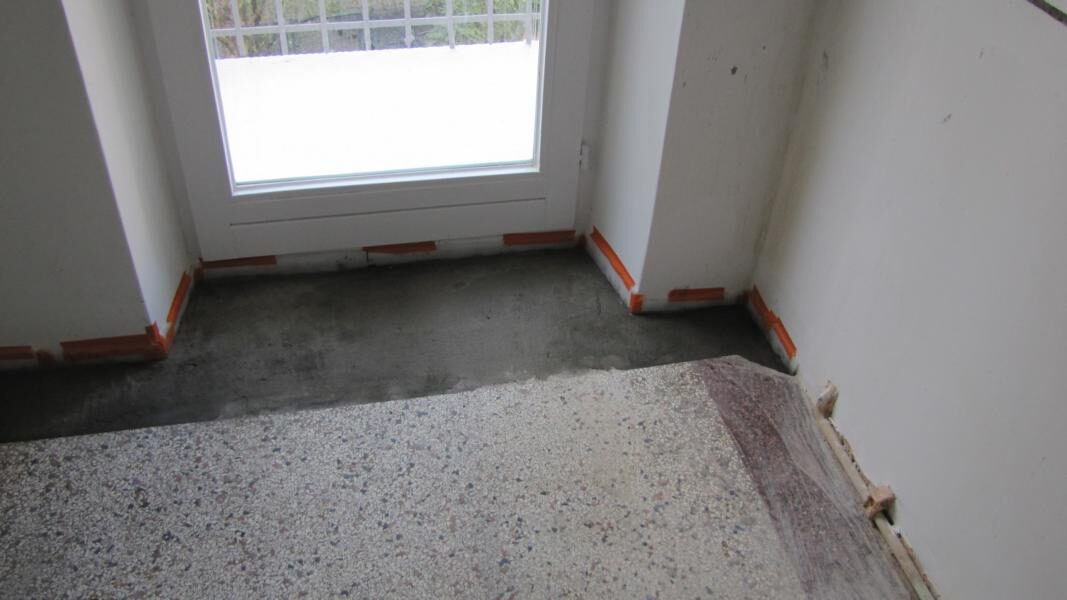 Küchenboden aus Terrazzo aufgearbeitet