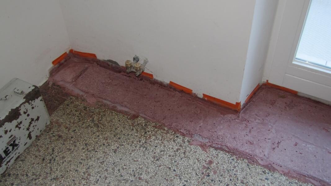 Küchenboden aus Terrazzo aufgearbeitet