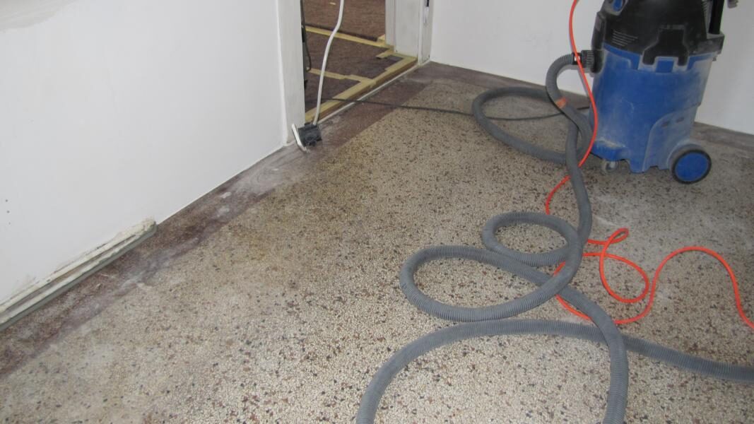 Küchenboden aus Terrazzo aufgearbeitet