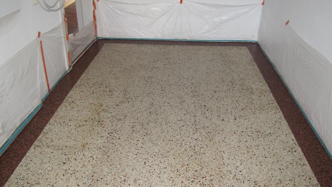 Küchenboden aus Terrazzo aufgearbeitet