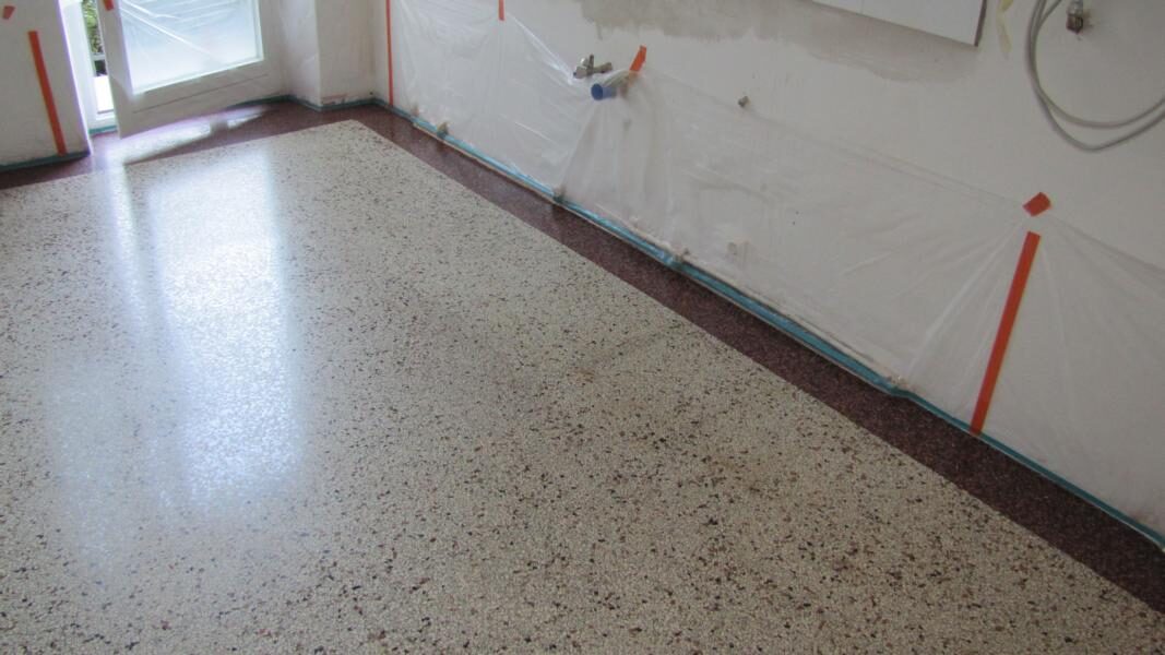 Küchenboden aus Terrazzo aufgearbeitet
